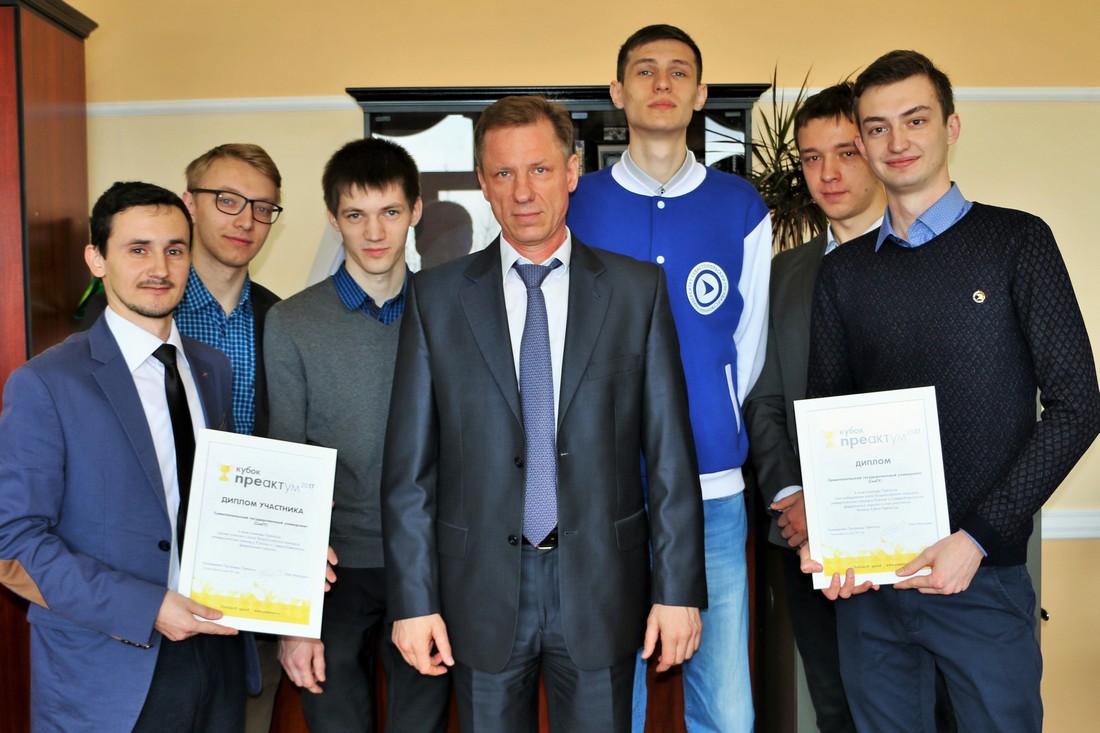 С успешным результатом команду поздравил ректор СевГУ Валерий Кошкин